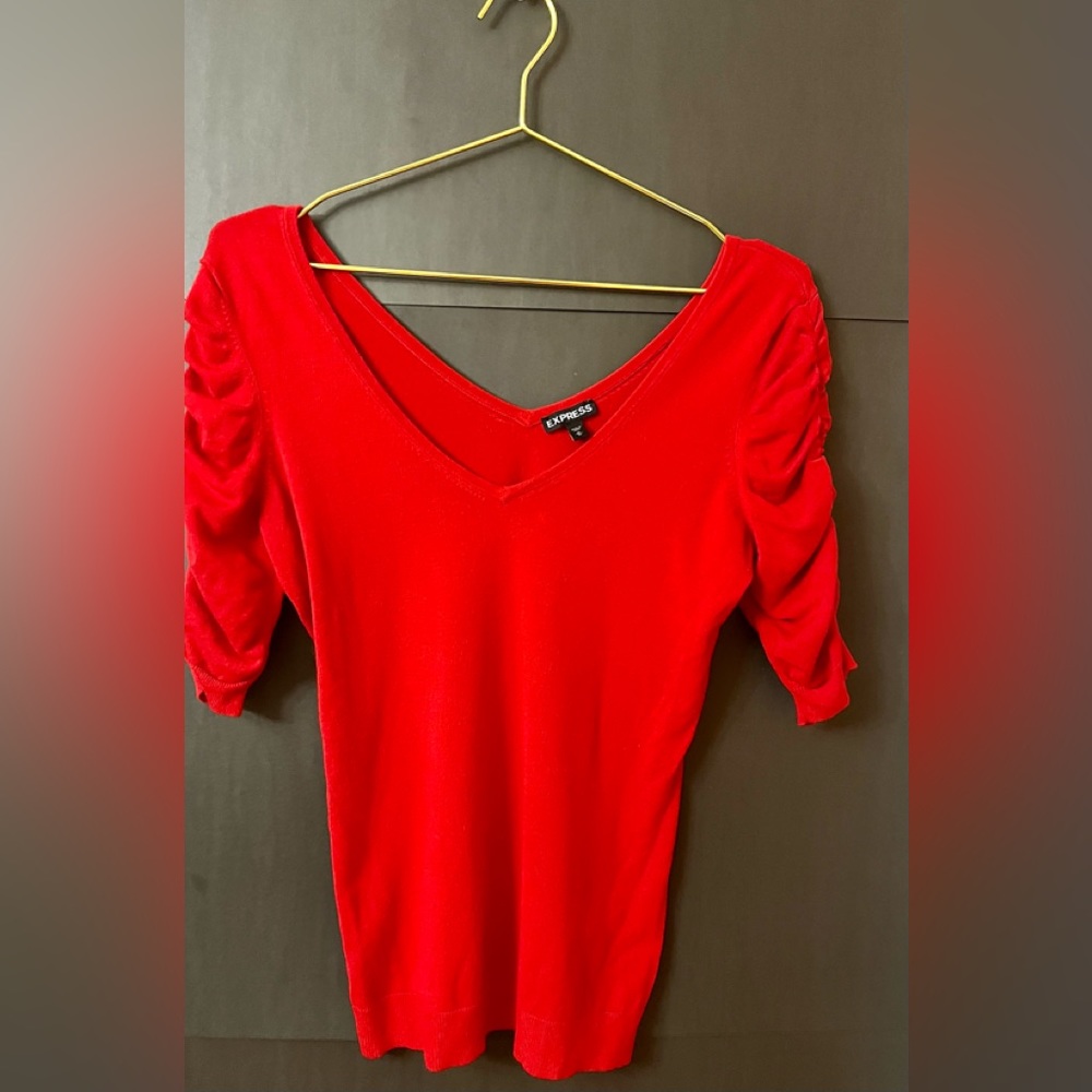 Gorgeous red light-weight sweater from Express. Sz M Excellent Condition